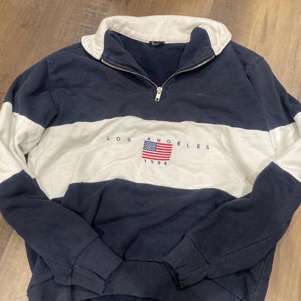 Brandy Melville John Galt Los Angeles polo
sweatshirt / zip up pullover